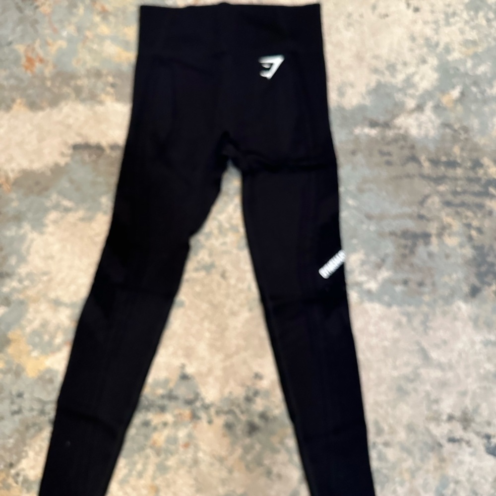 BLACK TRENDY NEVER WORN GYMSHARK LEGGINGS.